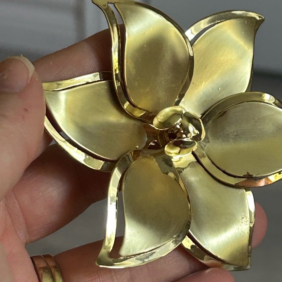5/$25 Gold Flower Brooch 80 mm VTG 🌸 - Picture 3 of 8
